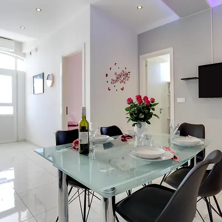 Adorable Ena Apartment