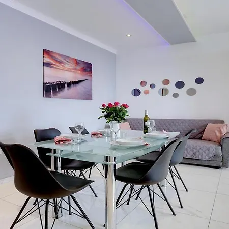 Adorable Ena Apartment