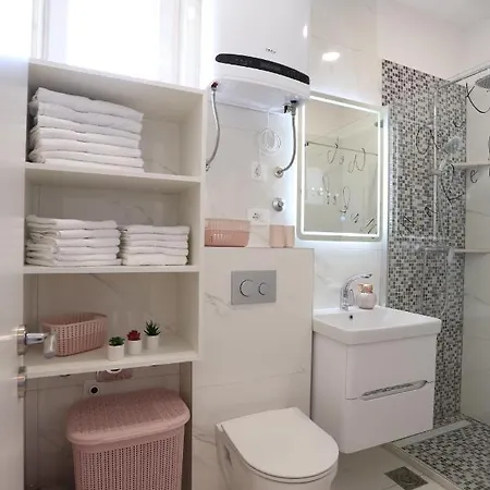 Adorable Ena Apartment *