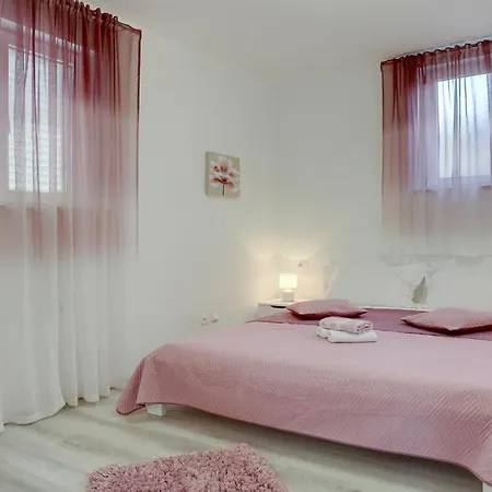 Adorable Ena * Kaštela