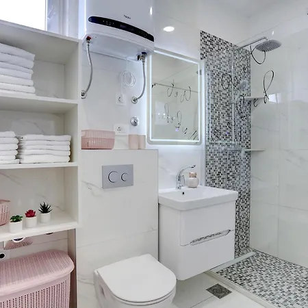 Adorable Ena Apartment *